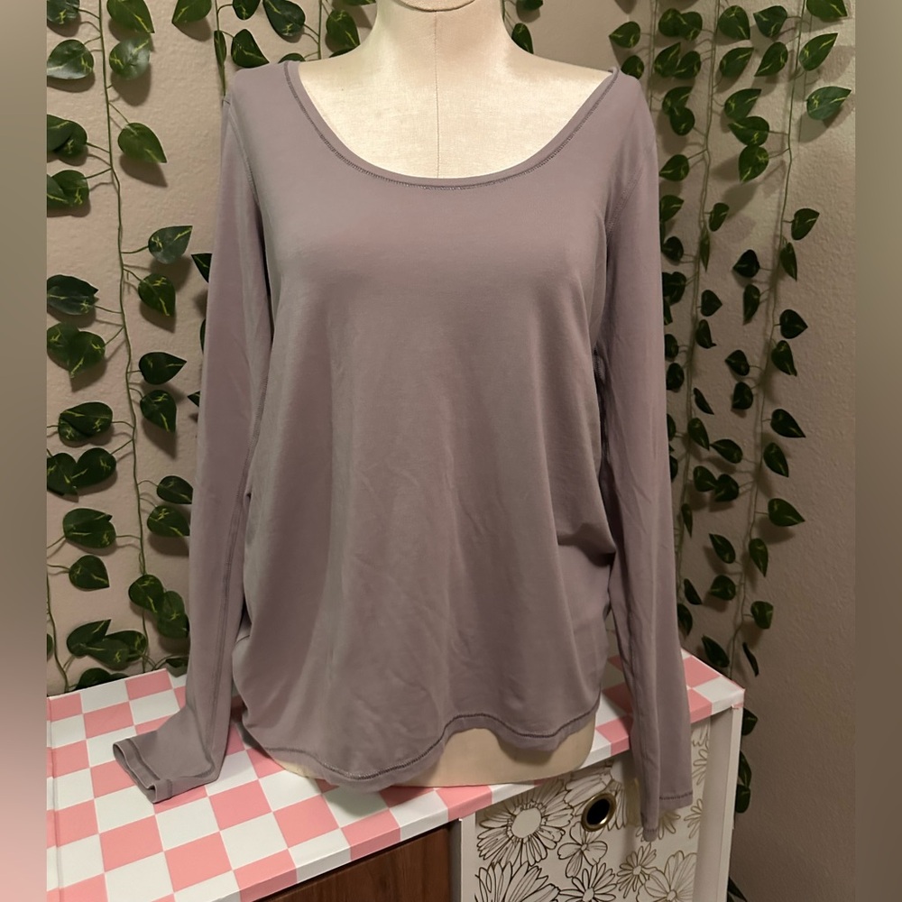 Lululemon long sleeve size 8